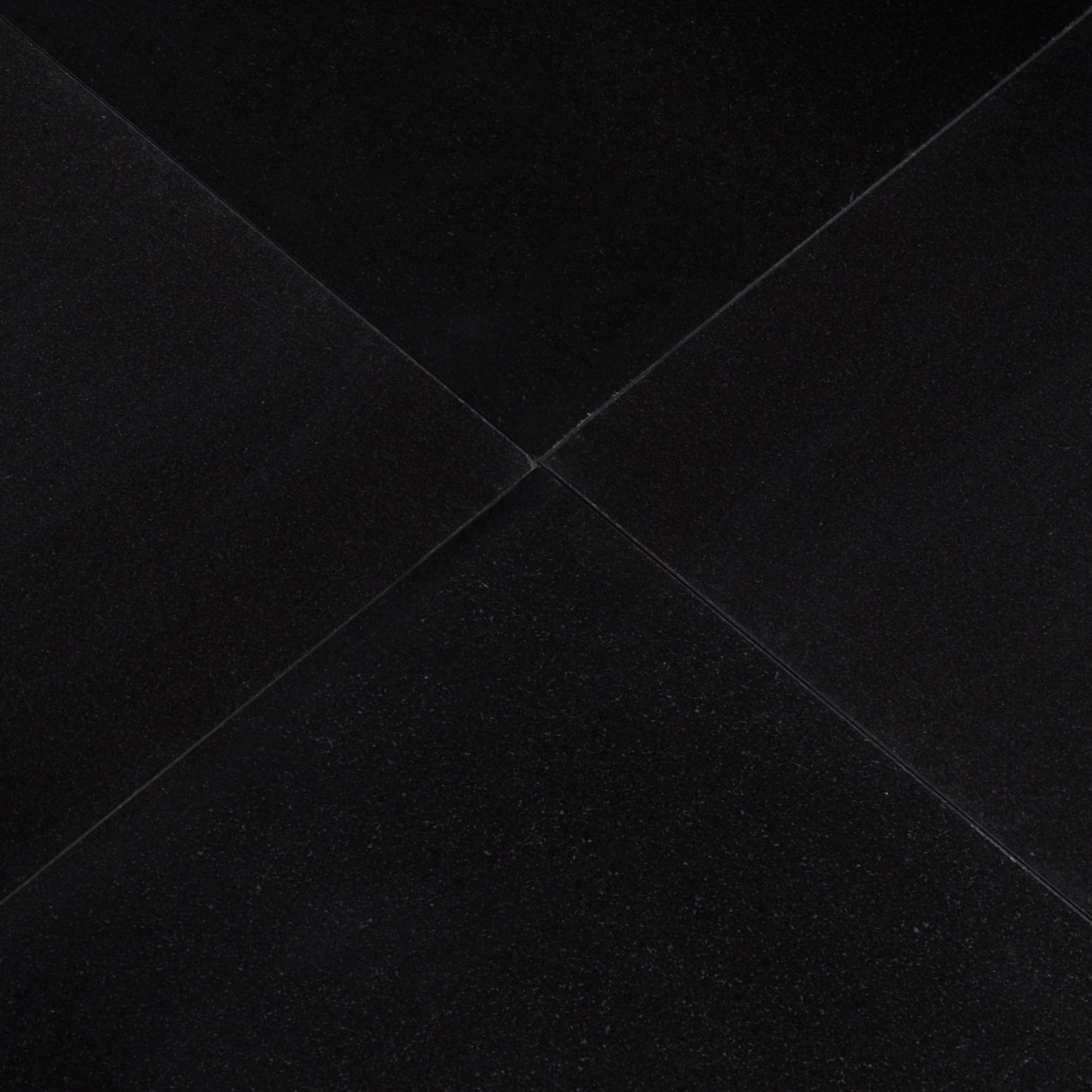 PREMIUM BLACK  18X18